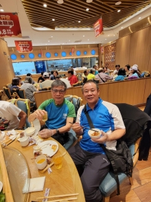 PB300103.jpg (391246 bytes)